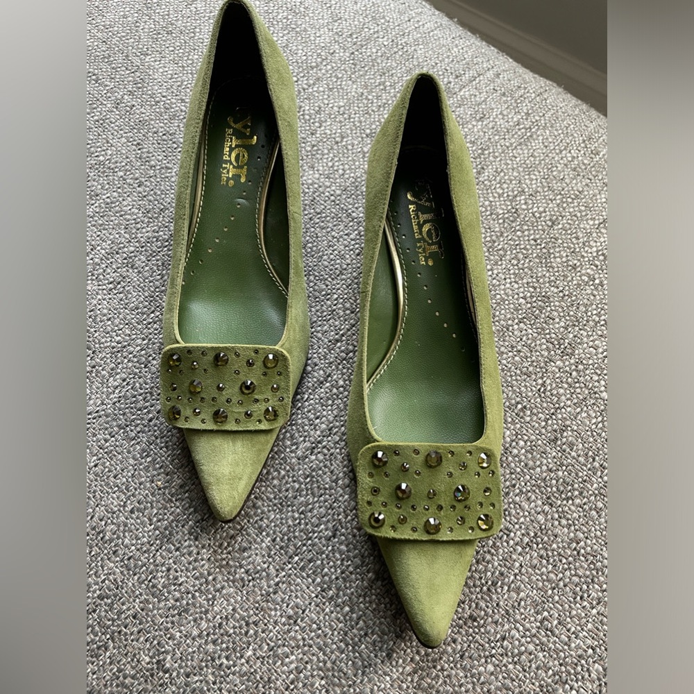 Richard Tyler Couture Woman’s Suede princess heel never worn size 7.5